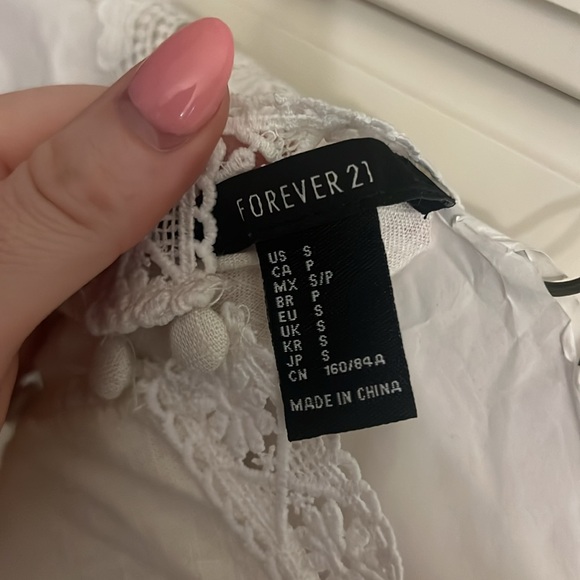 Forever 21 embroidered crop top - Picture 3 of 3